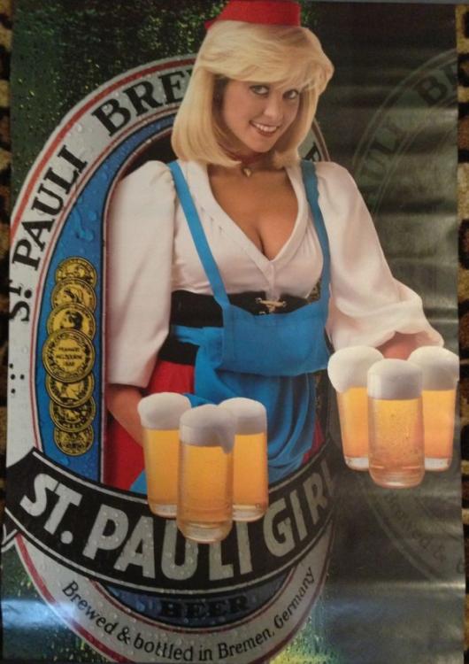 Av St Pauli Girl Beer 1.jpg